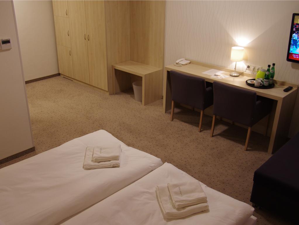 Hotel Uniejow Cameră foto