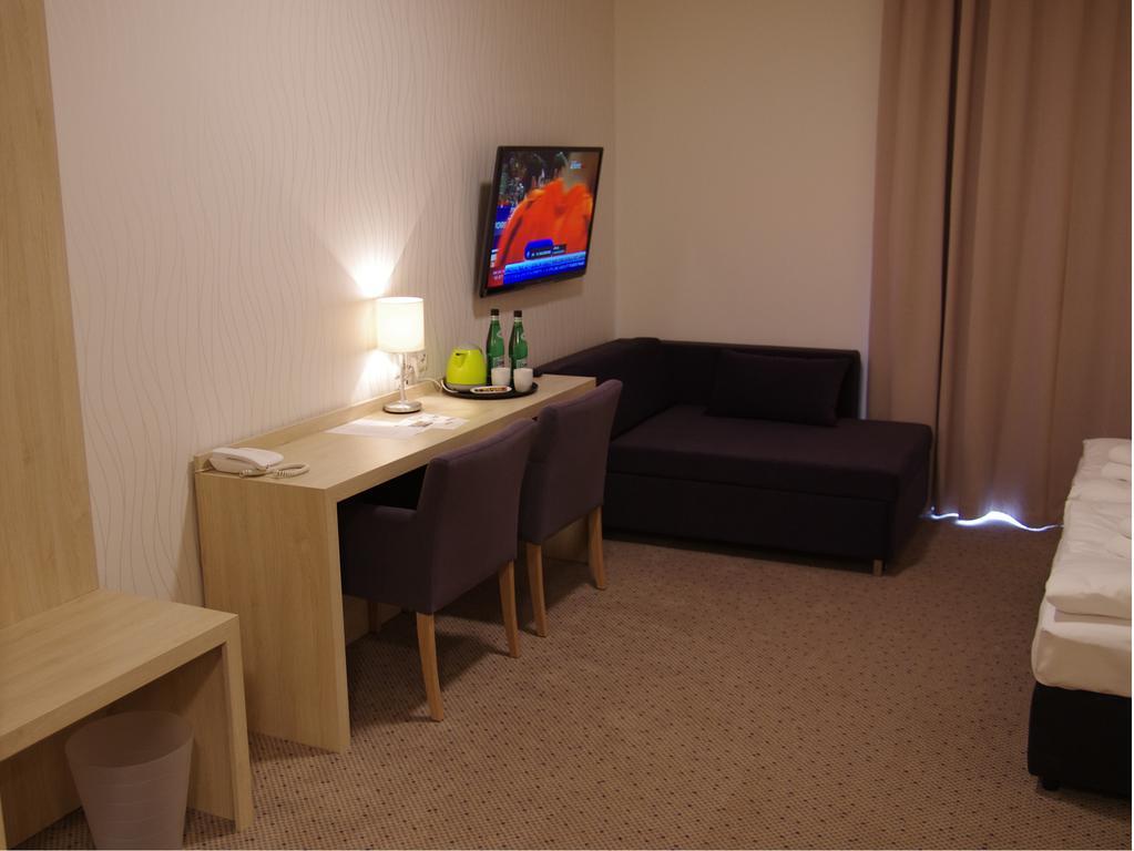 Hotel Uniejow Cameră foto